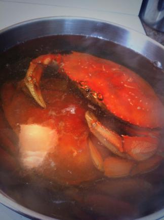 Fresh crab boiling in the pot. 